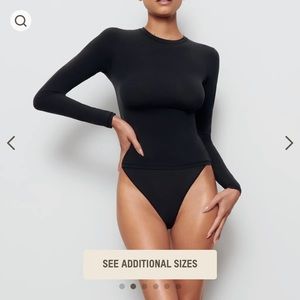 SKIMS Fits Everybody Long Sleeve T Shirt Black